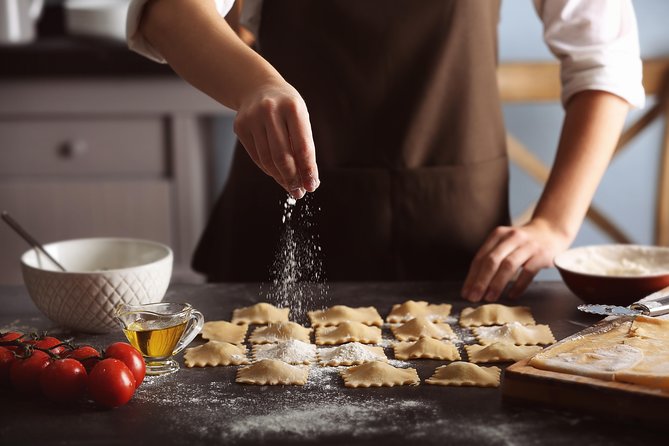 Alghero Home Cooking Pasta Class at a Farmhouse with Wine - The Pace of the Class: From Welcome Aperitif to Hands-On Work