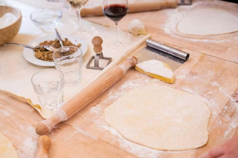 Authentic Pasta Making Class in Florence with a Local Chef - Where you start in Florence: Ristorante Tre Pepi and the cookery-room vibe