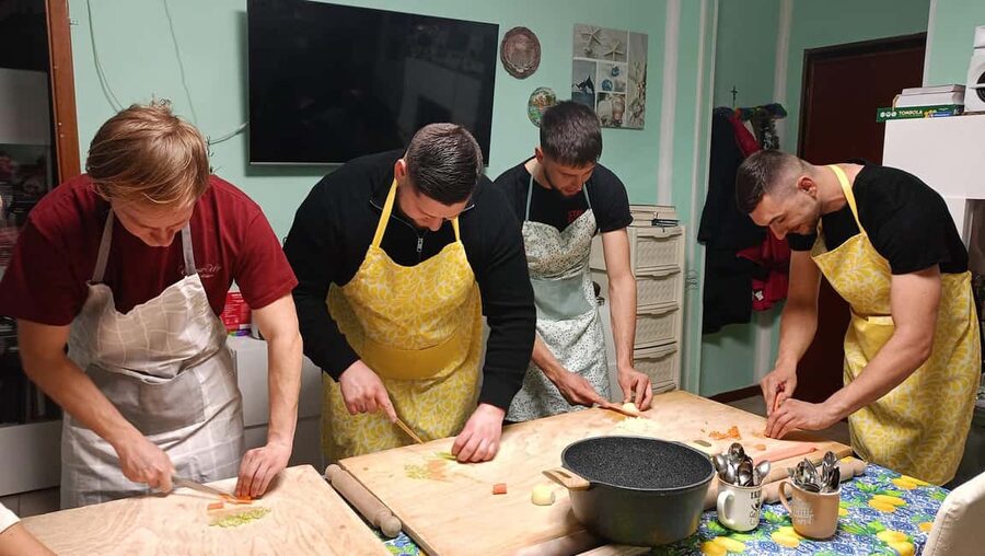 Bologna: Pasta Tagliatelle al Ragu Cooking Class with Wine - A Bologna Home Kitchen, Not a Studio