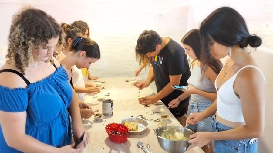 Bologna: Traditional Bolognese Pasta Making with Meal - Meeting on Via Lincoln 60: how to find the kitchen without stress