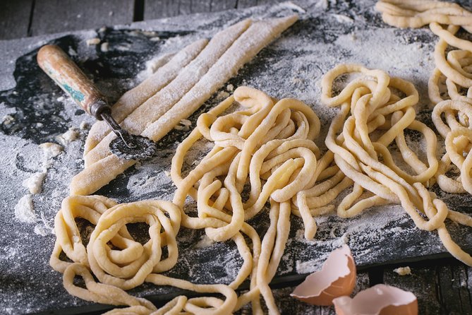 Cesarine: Private Pasta and Tiramisu Class in a Local Venice Home - Hosts and instruction style: patient, playful, and practical
