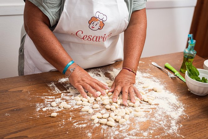 Cesarine: Small group Pasta and Tiramisu class in Messina - Logistics in Messina: meeting point, timing, and transport