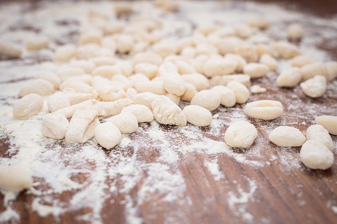 Cesarine: Small group Pasta and Tiramisu class in Messina - Who should book this Cesarine class