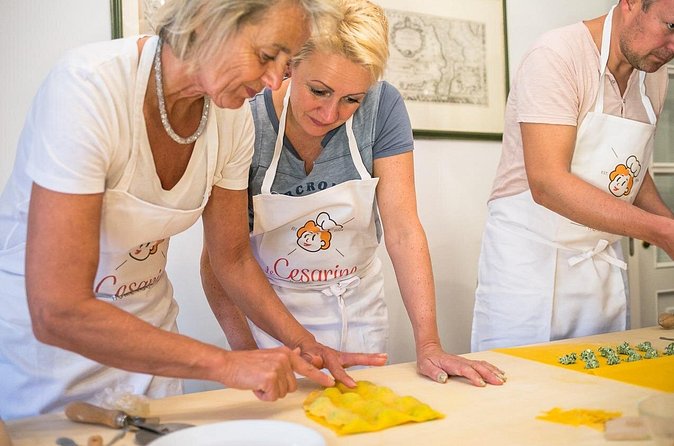 Cesarine: Small group Pasta and Tiramisu class in Treviso - Aperitivo and Prosecco: the social start before the flour starts