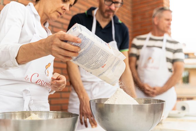 Cesarine: Small group Pasta & Tiramisu class in Rome - Drinks included: turning a class into a proper meal