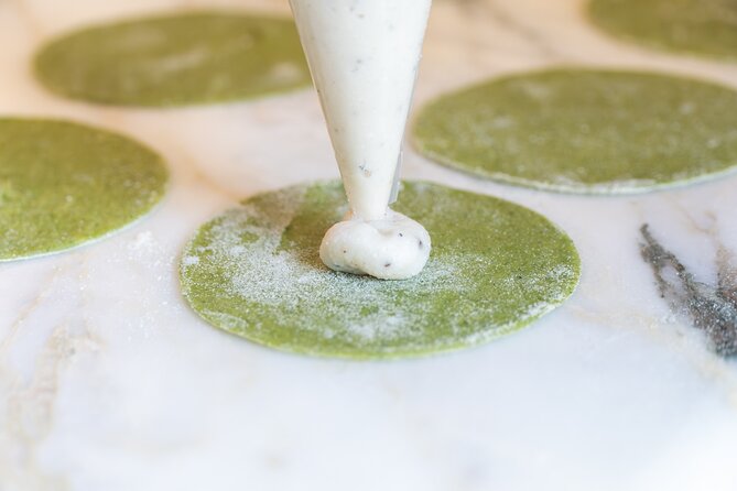 Cook & Dine in Rome: Pizza, Ravioli & Gelato with Unlimited Wine - The Welcome: Snacks and Unlimited Wine Sets the Mood