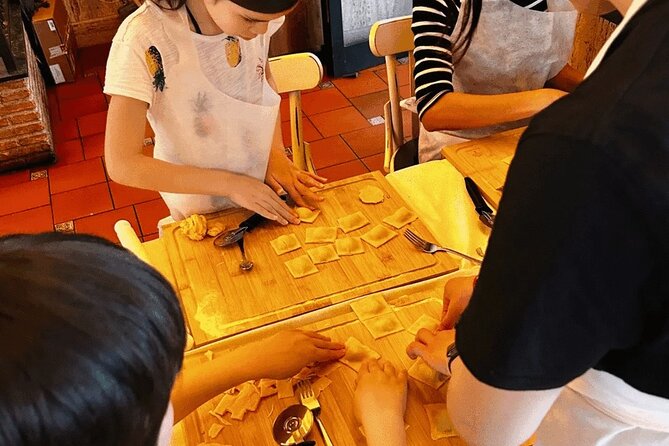 Fettuccine Pasta Cooking Class in Rome City Center - How the landmark stops fit in around the class