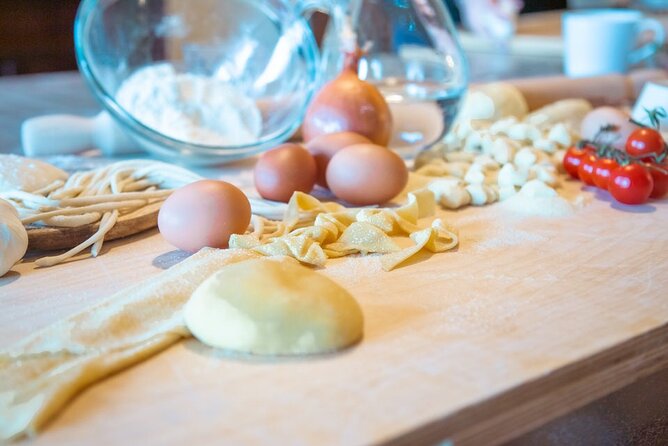 Golden Grains & Gourmet Pasta Cooking Class - Arriving at Podere La Marronaia: the setting does half the work