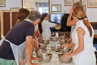 Pasta and Tiramisu Cooking Class in Rome, Piazza Navona - Brushed-Up Basics: Bruschetta + Your Drink While Pasta Cooks