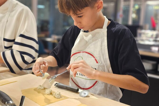 Pasta Fettuccine, Ravioli and Tiramisu MasterClass - The class flow: a hands-on night with a chef-led finish
