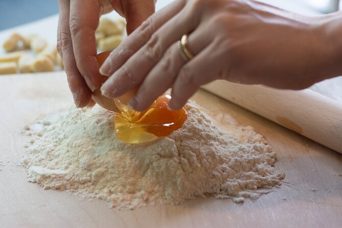 Pasta&Tiramisu Workshop: Craft Your Dinner with Free Flowing Wine - Who this workshop is best for