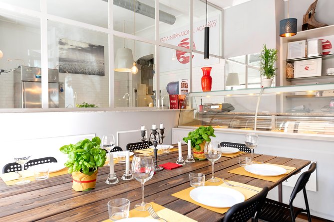 Professional Lab Pasta Experience - Two Typical Italian Sauces Plus a Day-Change Twist