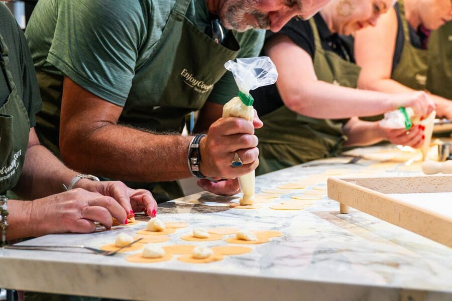 Rome: Pasta, Ravioli & Tiramisu Cooking Class by Colosseum - The chefs: why personalities matter in a cooking class