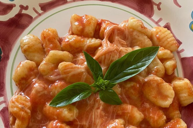 Small-Group Cooking Class in Positano: Gnocchi, Tiramisù & Drinks - Stops and structure: how the 3.5 hours actually flow