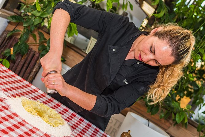 Sorrento: Hands-On Pasta, Tiramisu & Limoncello Fun Class - Garden tour + welcome drinks: you taste before you cook