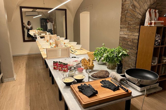 Top Class in Fettuccine, Ravioli, and Tiramisu - Ricotta Ravioli from Scratch: Filling, Sealing, and Sauce Pairing