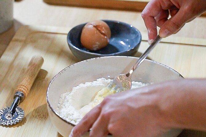 Valencia: Fresh Pasta Workshop with Food at Coolinary Experience - Making the Filling and Italy-Style Appetizer While You Wait