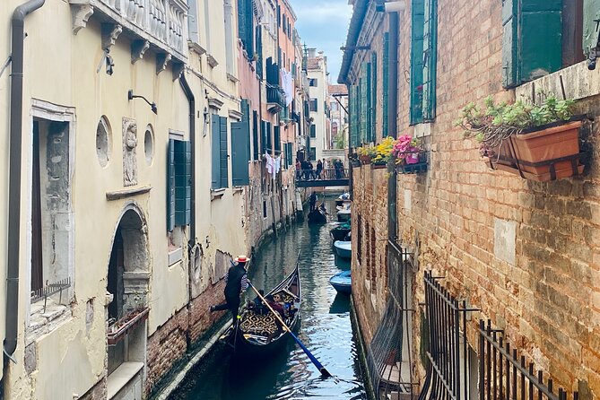 Venice: Jewish Ghetto & Cannaregio Area Food Tour: Pasta Wine Gelato and More! - Guides Matter: You Might Be Lucky with Vanessa, Denys, or Danis