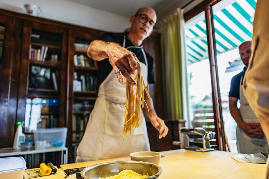 Venice: Pasta and Tiramisu Cooking Class at a Local's Home - Aperitivo and Wine: The Venice Table Moment