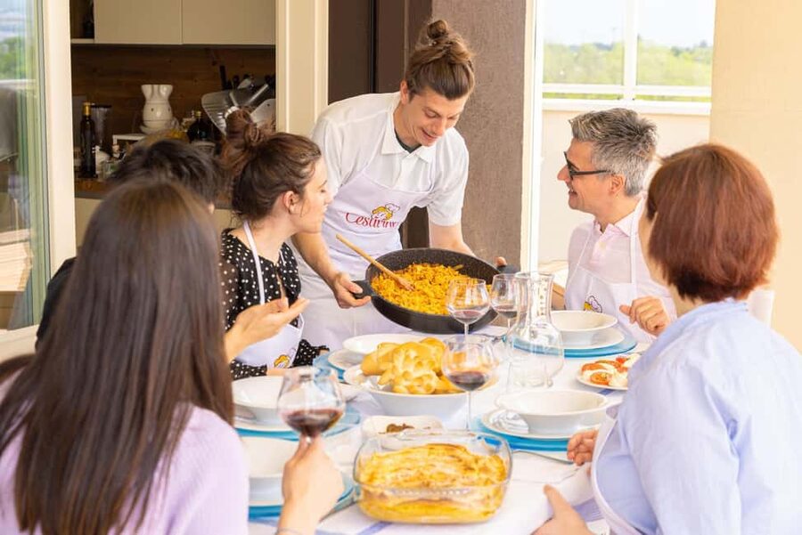 Venice: Share Your Pasta Love in a Local’s Home - The meal: you toast, then you eat the work